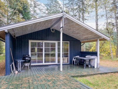 Idyllic Holiday Home in Store Fuglede near Forest