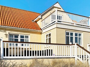 Exterior - Scenic Holiday Home in Ringkøbing near Sea (Ringkobing)
