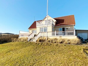 Exterior - Scenic Holiday Home in Ringkøbing near Sea (Ringkobing)