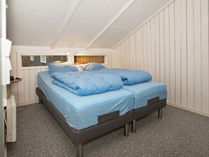 3 bedrooms, cribs/infant beds