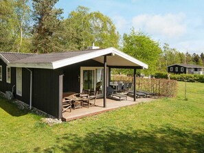 Outdoor dining - 6 Person Holiday Home in Orsted (Ørsted)