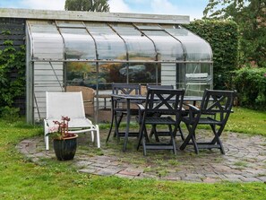 Balcony - Vintage Holiday Home in Rønde Amidst Greenery (Ronde)