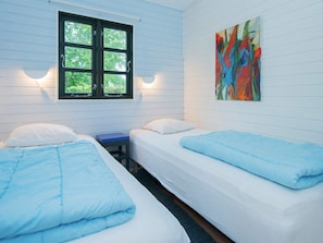 3 bedrooms, cribs/infant beds - Vintage Holiday Home in Rønde Amidst Greenery (Ronde)