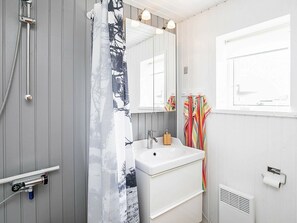 Bathroom - Rustic Holiday Home in Harboøre near North Sea (Harboore)