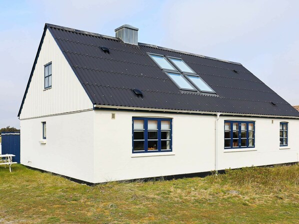 House | Exterior - Rustic Holiday Home in Harboøre near North Sea (Harboore)