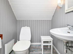 Bathroom - Rustic Holiday Home in Harboøre near North Sea (Harboore)