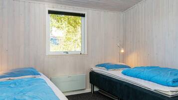 3 bedrooms, cots/infant beds