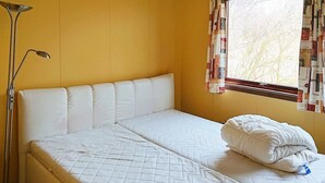 Room - 5 Person Holiday Home in Rørvik (Vikna)