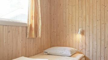 3 bedrooms, cots/infant beds