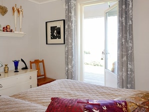 2 bedrooms, individually furnished