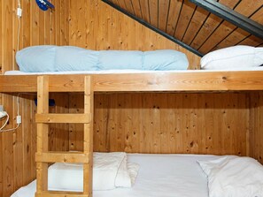 3 bedrooms, cribs/infant beds