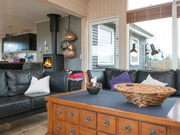 DVD player - Quaint Holiday Home in Henne near Beach (Henne)