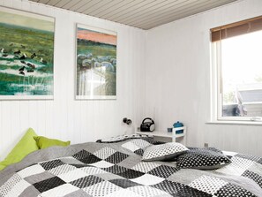 2 bedrooms, cots/infant beds - Quaint Holiday Home in Henne near Beach (Henne)