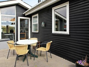 Balcony - Quaint Holiday Home in Henne near Beach (Henne)