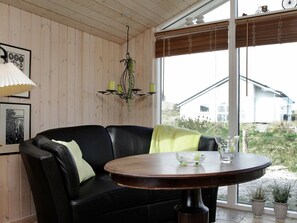 Dining - Quaint Holiday Home in Henne near Beach (Henne)