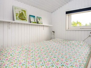 3 bedrooms, cribs/infant beds