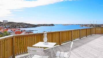 House | Water view