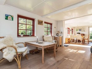 House | Interior - Charming Renovated Cottage - By Traum Ferienwohnungen (Sydlangeland)