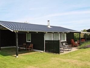 Exterior - Restful Holiday Home in Strøby near Sea (Strøby)