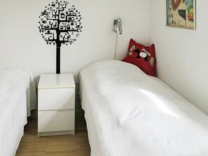 2 Schlafzimmer, Babybetten