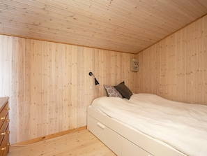 2 bedrooms, cribs/infant beds