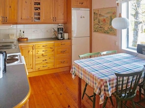 House | Private kitchen - 4 Person Holiday Home in Arjang (Årjäng)