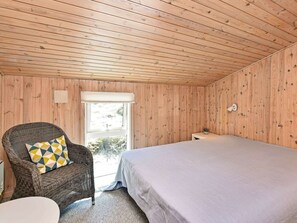 3 bedrooms, cribs/infant beds