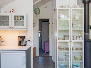 House | Private kitchen | Highchair - Forest Retreat in Bork Havn - By Traum Ferienwohnungen (Hemmet)