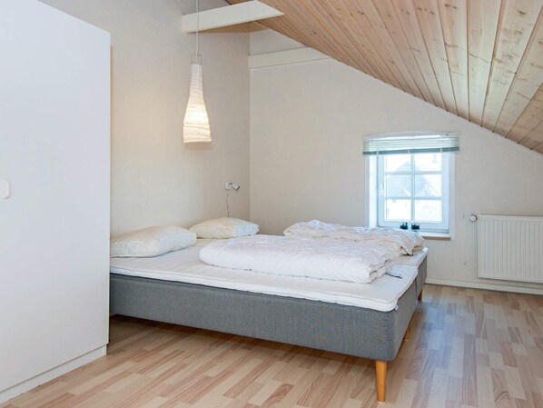 4 Schlafzimmer, Babybetten