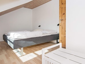 4 Schlafzimmer, Babybetten