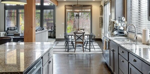 Fridge, microwave, oven, stovetop - Central Location w/ Suncadia Pool Access (Cle Elum)