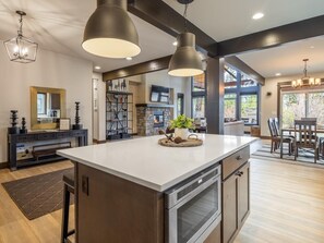 Interior - Central Location w/ Suncadia Pool Access (Cle Elum)