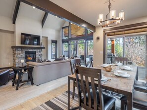 Dining - Central Location w/ Suncadia Pool Access (Cle Elum)