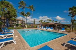 Piscina all'aperto, una piscina riscaldata