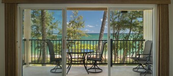 **RENOVATED 07/20!** Corner Beachfront Penthouse in Kapa'a w/AC!!