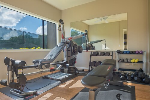 **RENOVATED 07/20!** Corner Beachfront Penthouse in Kapa'a w/AC!!