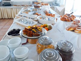 包含每日自助早餐