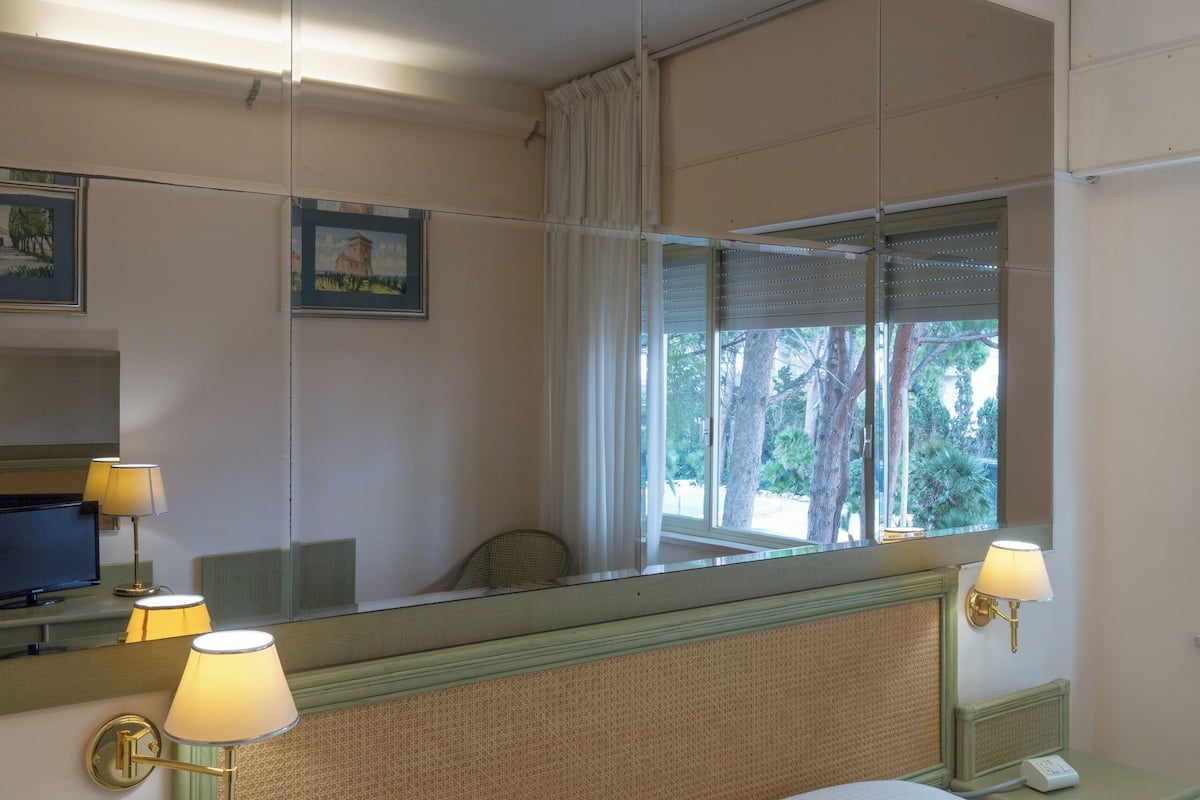 1 habitación, minibar, caja de seguridad en la habitación y escritorio