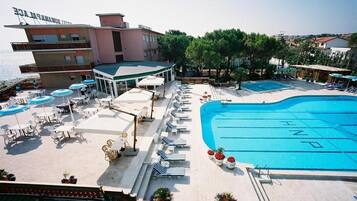 Seasonal outdoor pool, pool umbrellas, sun loungers