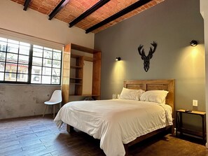 行政客房, 1 張加大雙人床 | 獨特設計、獨特裝修、遮光窗簾/窗簾、隔音