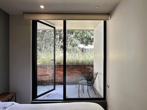 精緻客房, 1 張加大雙人床 | 露台/庭院