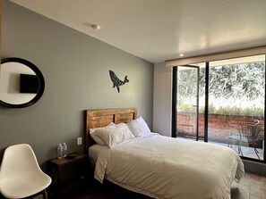 Elite Room, 1 Queen Bed | Individually decorated, individually furnished, blackout drapes - Casa Raffaello (Mexico City)