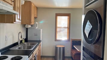 Cabin | Private kitchen | Fridge, microwave, oven, stovetop