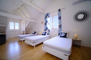 3 chambres, fer et planche à repasser, Wi-Fi, draps fournis