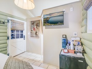 1 chambre, fer et planche à repasser, Wi-Fi gratuit, draps fournis
