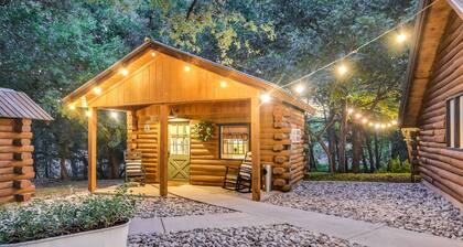 Cabins on the Square: Cozy Cabin #4