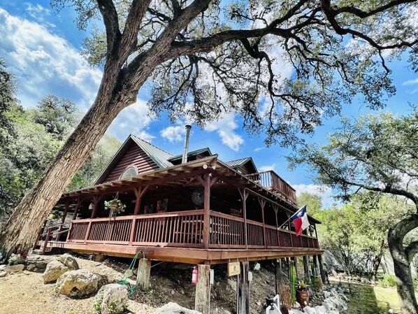 Exterior - Cozy and secluded Log Cabin near the Frio River with a private pool! (Concan)