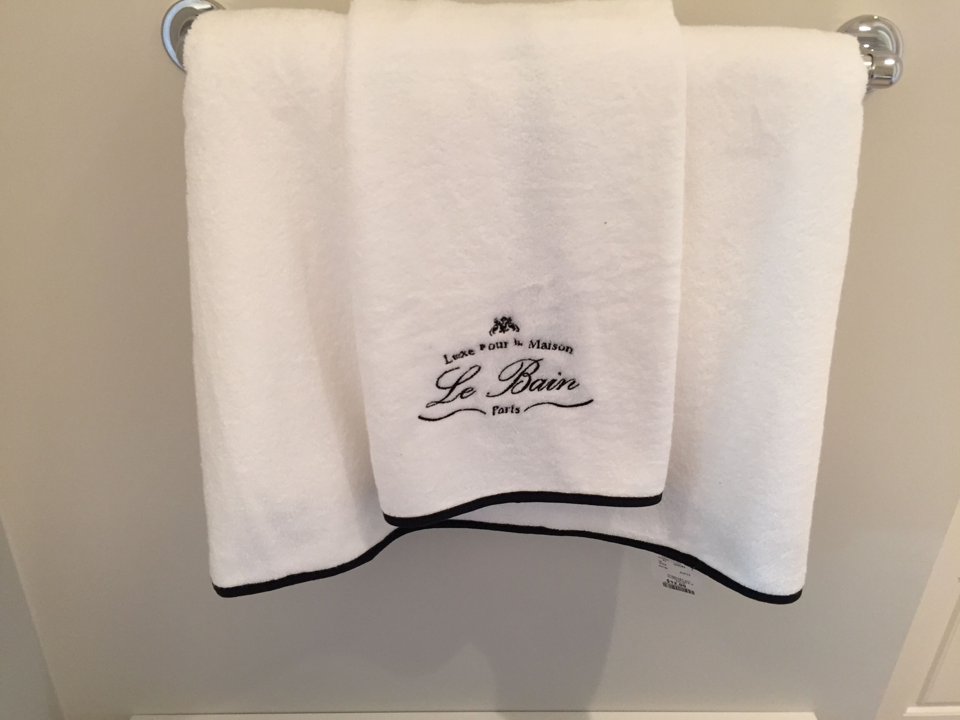 Immaculate 2 Bedroom Lower Lonsdlae