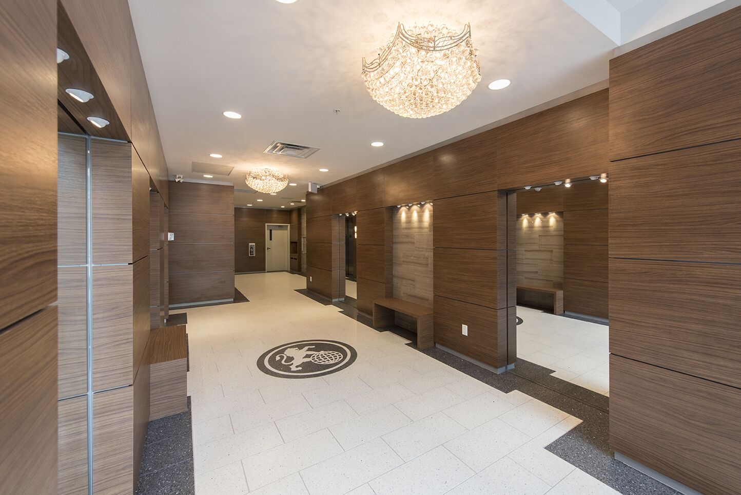 Immaculate 2 Bedroom Lower Lonsdlae