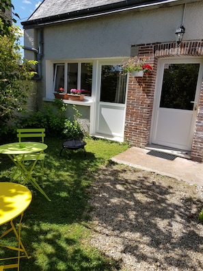 Cottage | Courtyard view